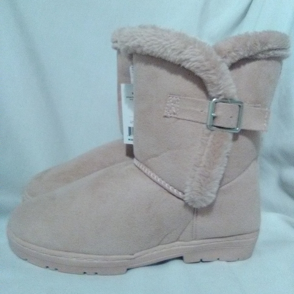 (NWT)-WOMEN'S BOOTS BY CHATZ - Picture 3 of 5